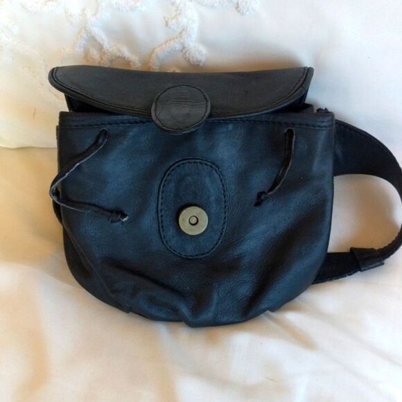Simon Cross Shoulder/ Belt Bag - Picture 2 of 14